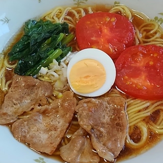 トマトと豚肉入り醤油ラーメン＊